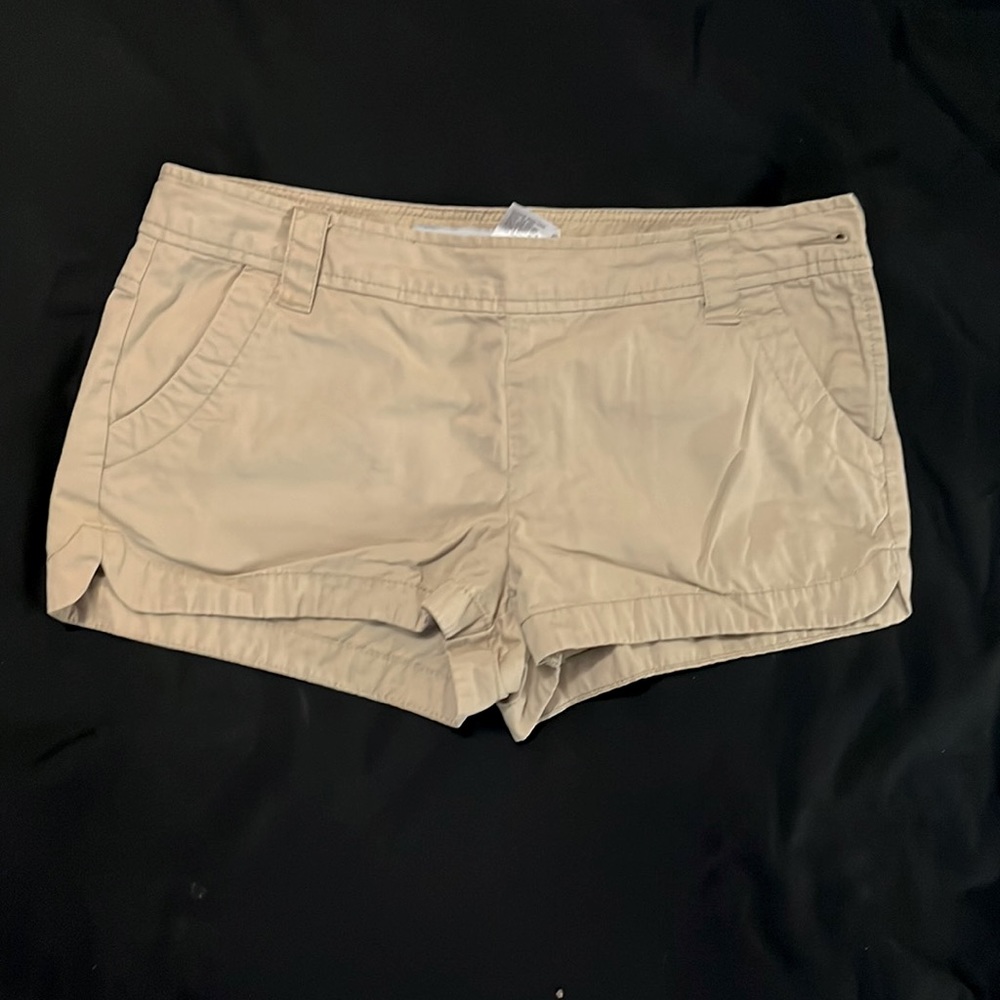 Tan Old Navy shorts size 4